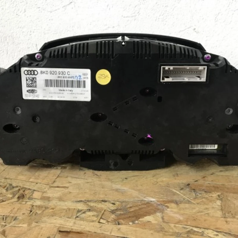 Ceas bord volan stanga / Audi A4 B8 2008 / Audio si electronice