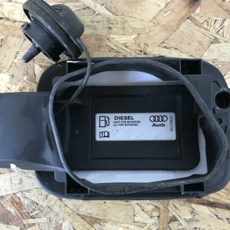 Capac usa rezervor complet / Audi A4 B8 2008 / Caroserie, oglinzi si faruri