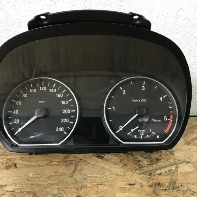 Ceas bord / BMW Seria 1 E87 2008 / Audio si electronice