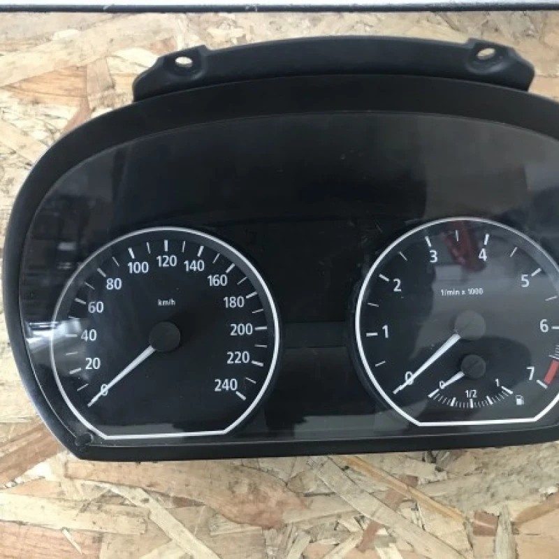 Ceas bord benzina / BMW Seria 1 E87 2006 / Audio si electronice