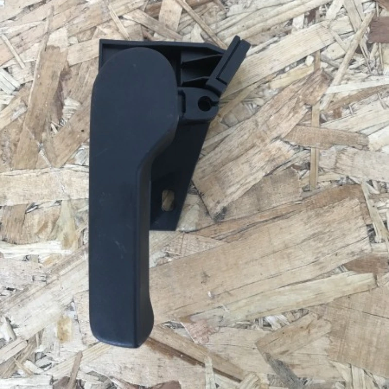 Maner deschidere capota / Volkswagen Passat B7 2011 / Interior