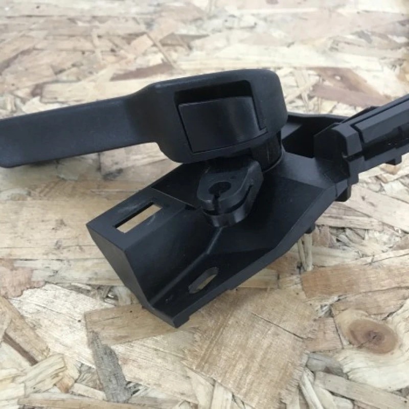 Maner deschidere capota / Volkswagen Passat B7 2011 / Interior
