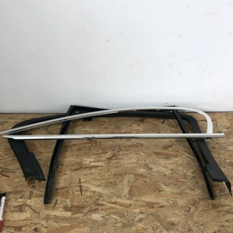 Ornamente usa stanga spate BMW 