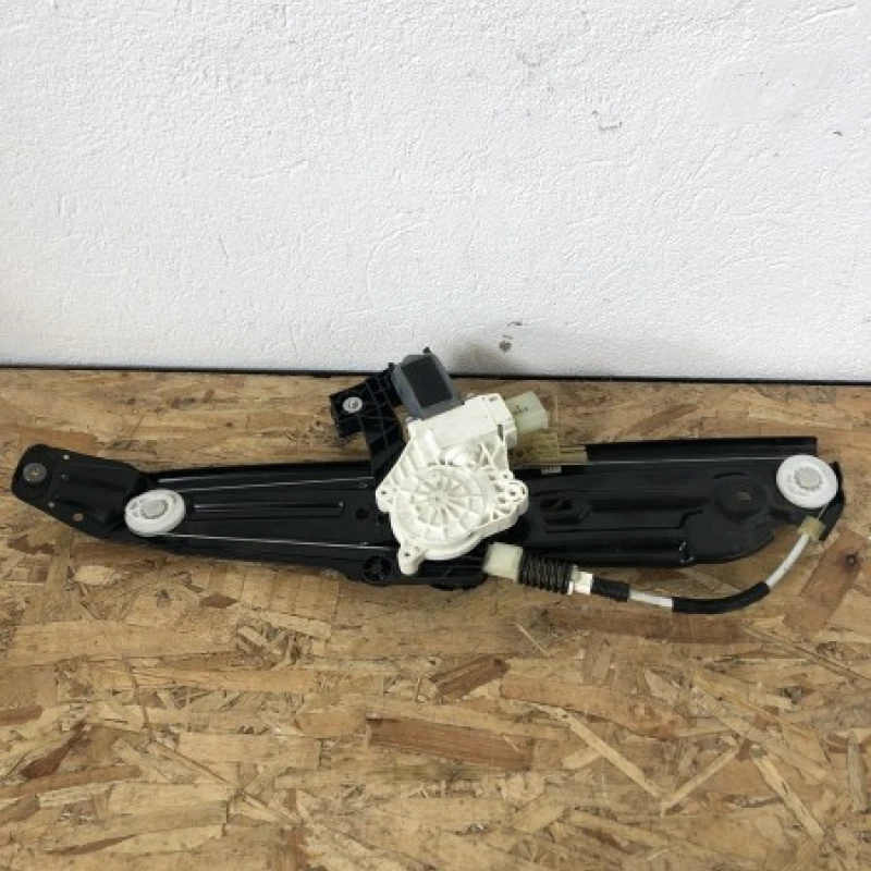 Macara geam dreapta spate BMW 