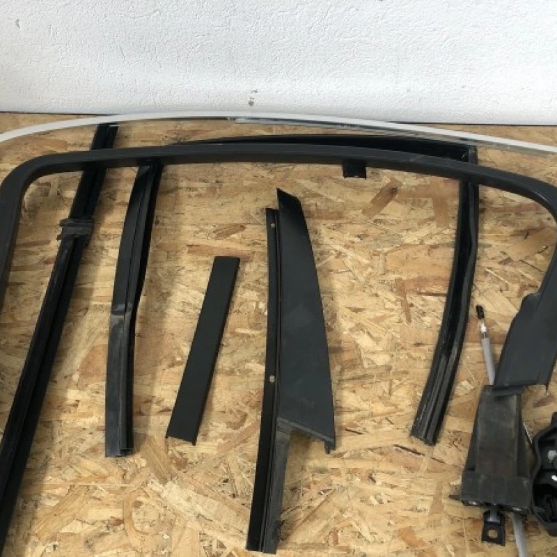 Ornamente geam dreapta spate / BMW Seria 5 F10 2010 / Caroserie, oglinzi si faruri