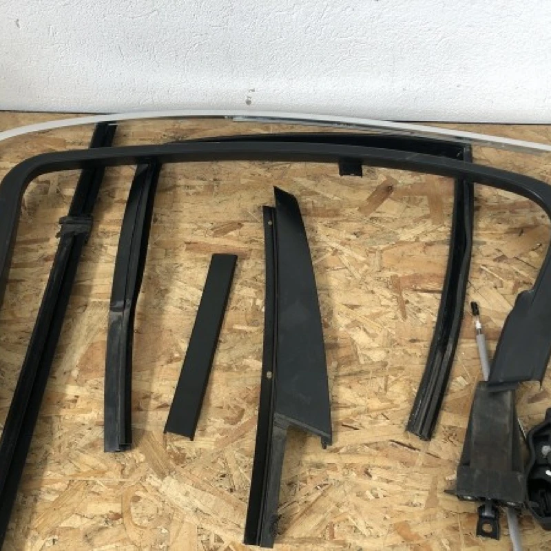 Ornamente geam dreapta spate BMW 