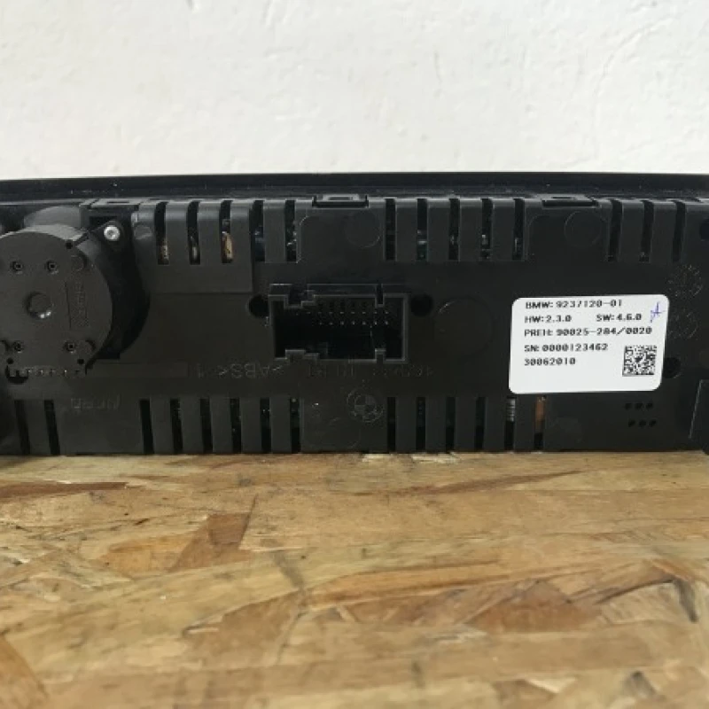 Panou climatronic cu incalzire scaune spate / BMW Seria 5 F10 2010 / Audio si electronice