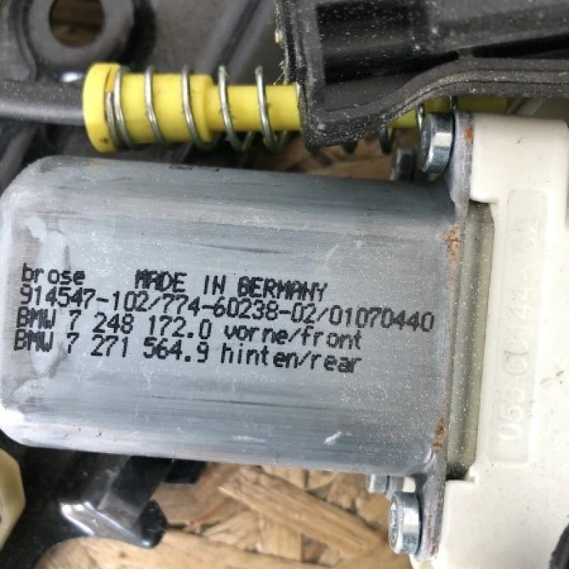 Macara geam dreapta fata / BMW Seria 5 F10 2010 / Caroserie, oglinzi si faruri