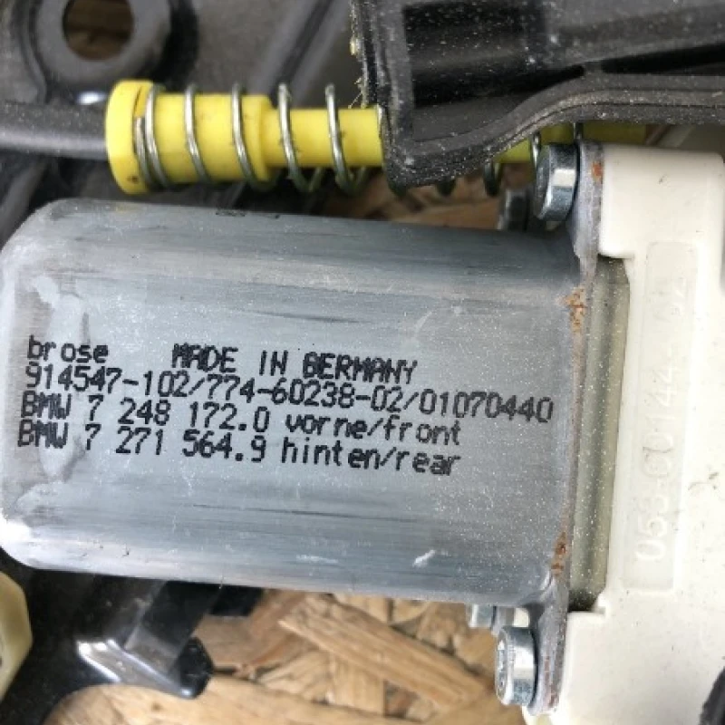 Macara geam dreapta fata / BMW Seria 5 F10 2010 / Caroserie, oglinzi si faruri