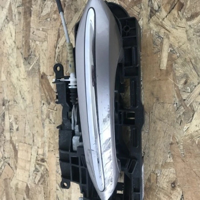 Maner usa dreapta fata / BMW Seria 5 F10 2010 / Caroserie, oglinzi si faruri