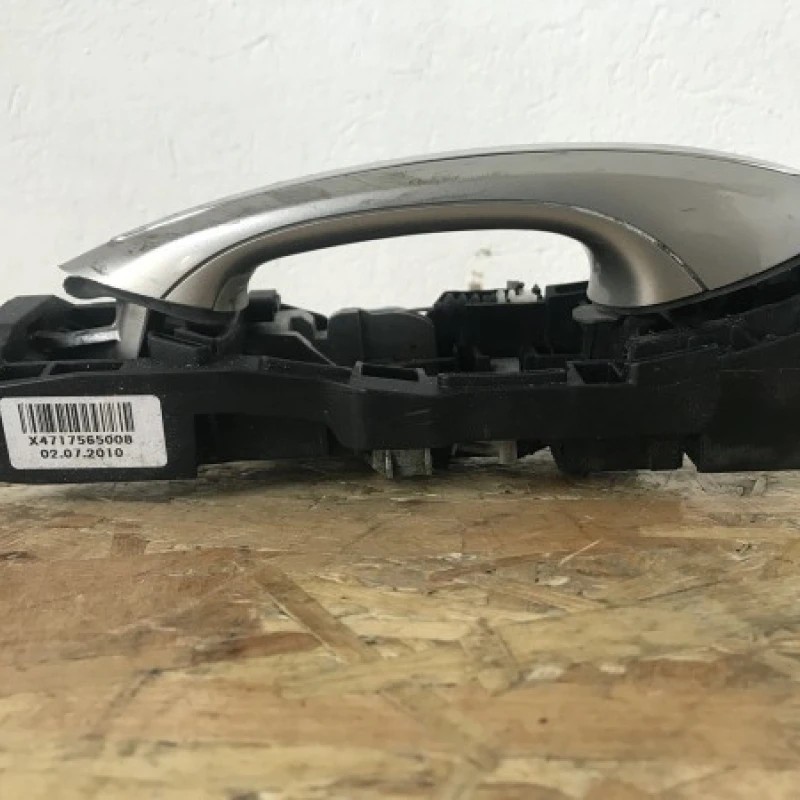 Maner usa dreapta fata / BMW Seria 5 F10 2010 / Caroserie, oglinzi si faruri