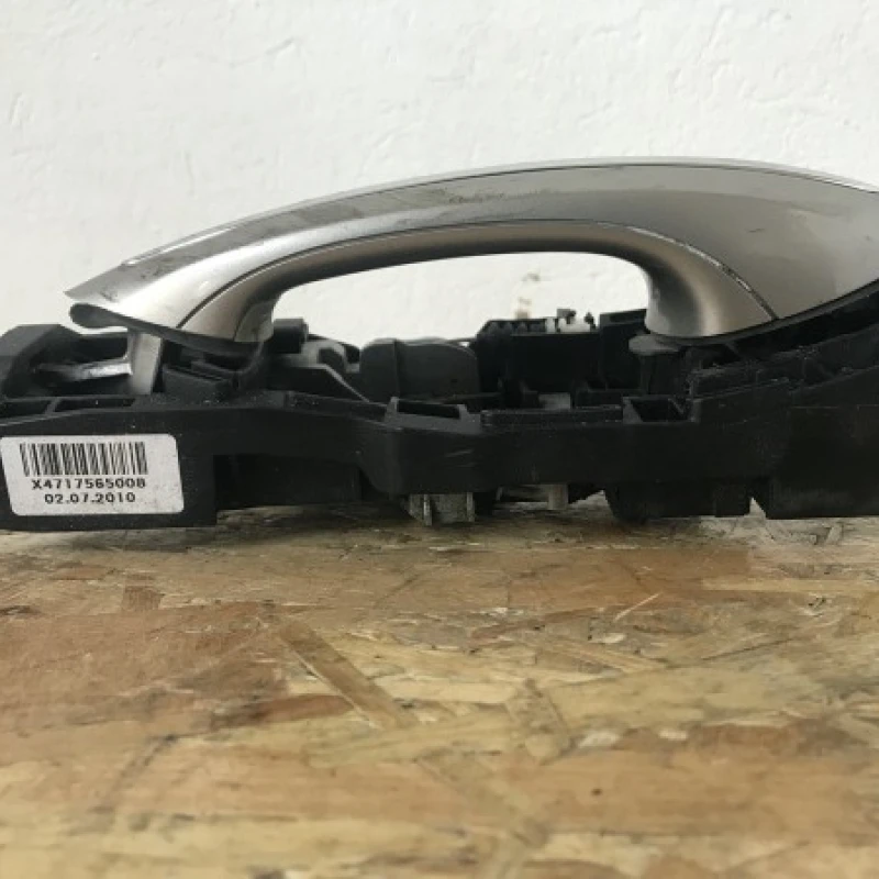 Maner usa dreapta fata / BMW Seria 5 F10 2010 / Caroserie, oglinzi si faruri