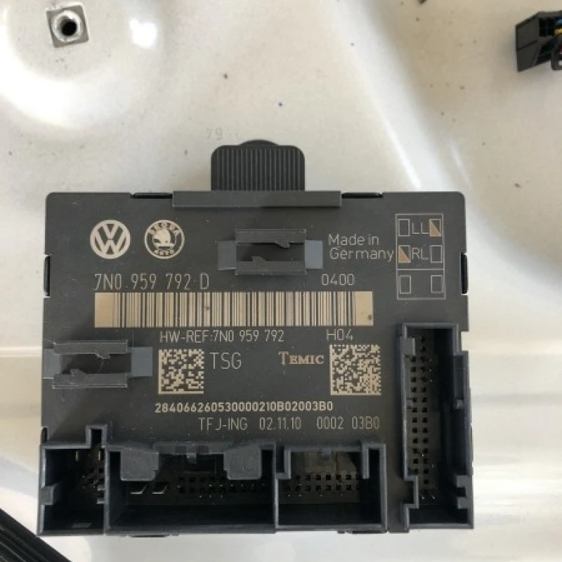Modul control usa dreapta fata Volkswagen 
