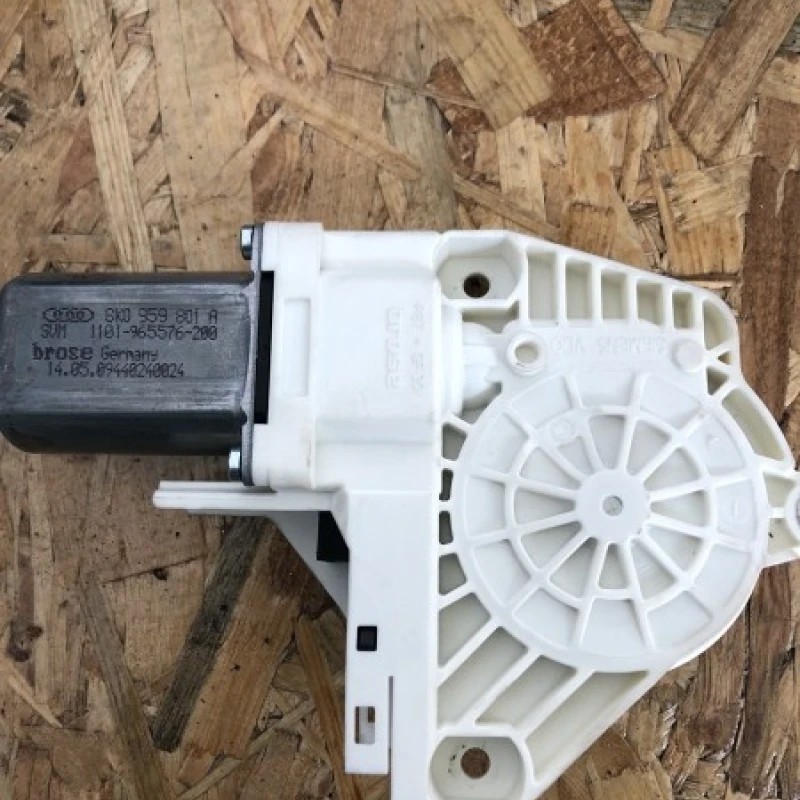 Motoras macara geam stanga fata / Audi A4 B8 2010 / Audio si electronice