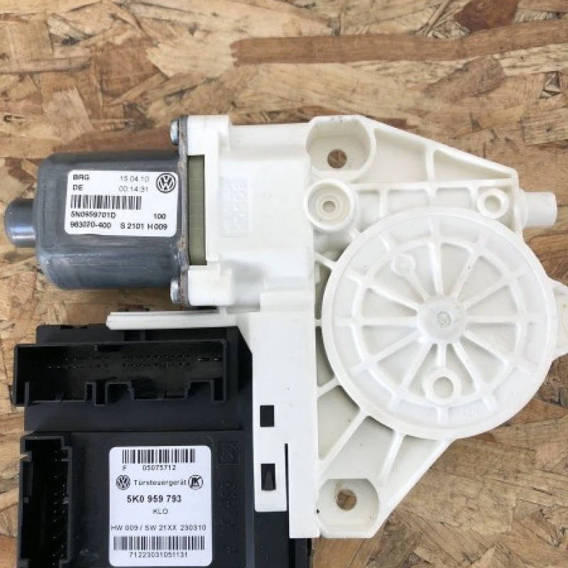 Motoras macara geam stanga fata Volkswagen 