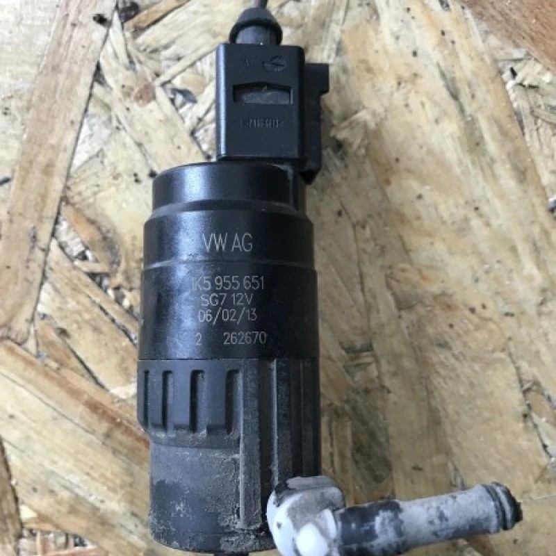 Pompa spalator parbriz / Volkswagen Passat B7 2012 / Caroserie, oglinzi si faruri
