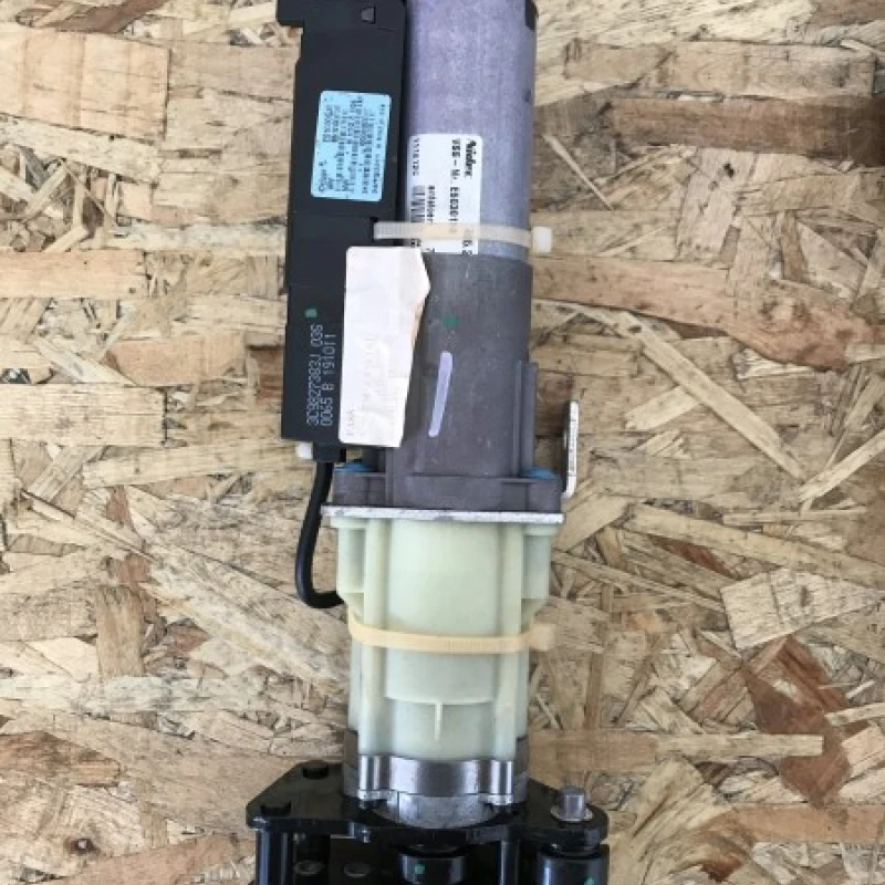 Motor haion electric stanga / Volkswagen Passat B7 2012 / Audio si electronice