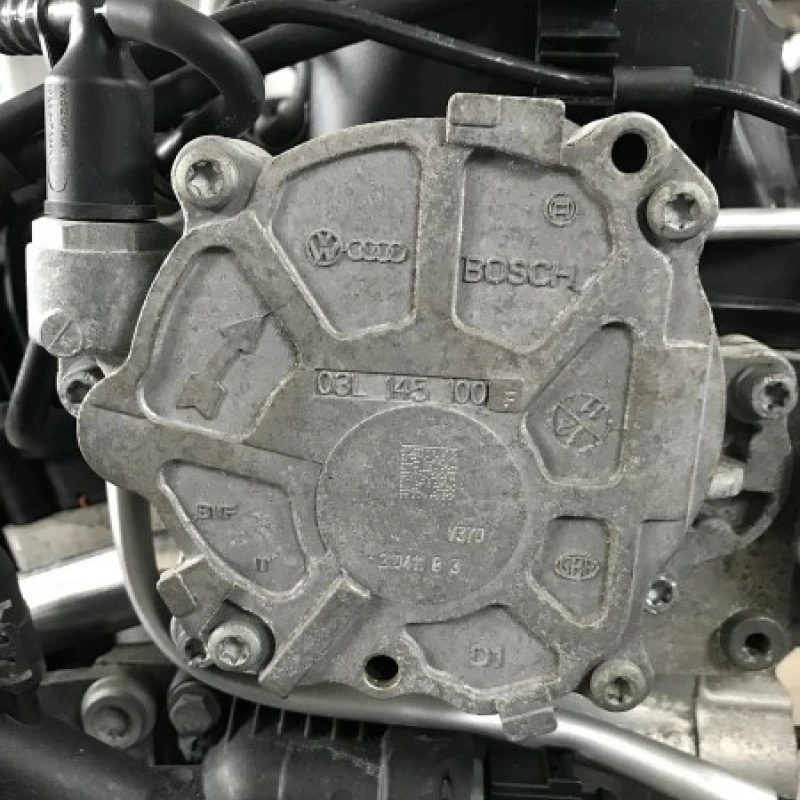Pompa vaccum / Volkswagen Passat B7 2011 / Motor, racire si evacuare