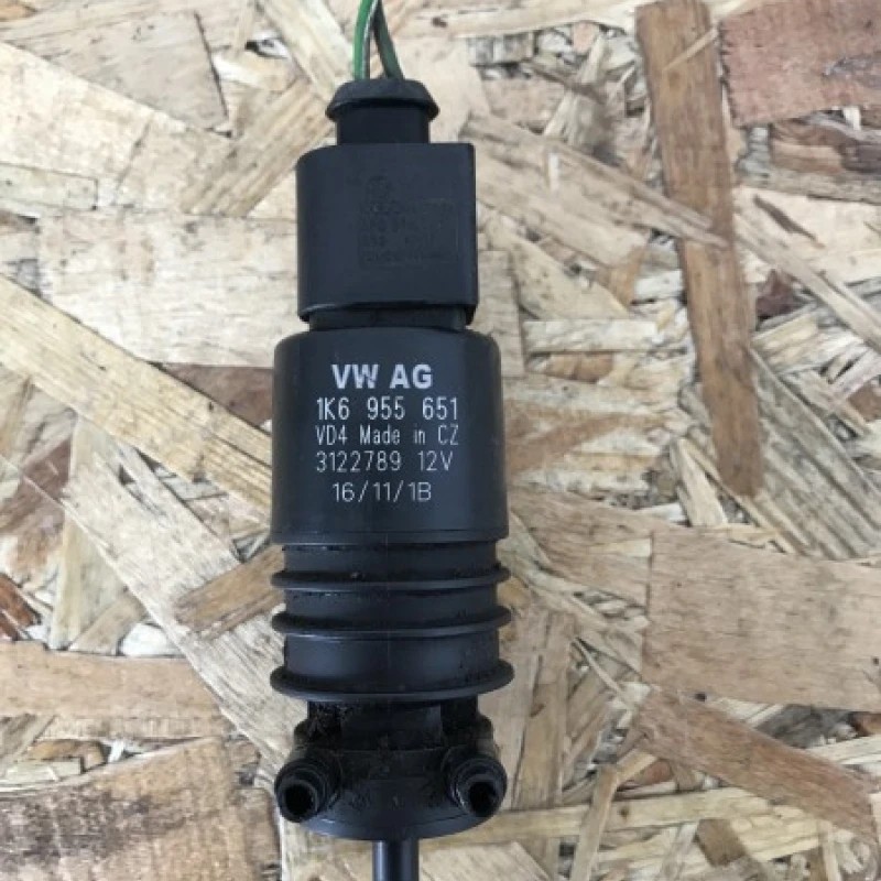 Pompa spalator parbriz / Volkswagen Passat B7 2011 / Audio si electronice