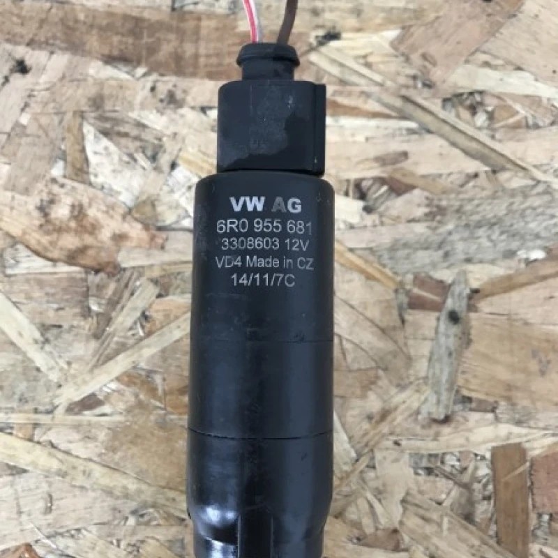 Pompa spalator faruri / Volkswagen Passat B7 2011 / Audio si electronice