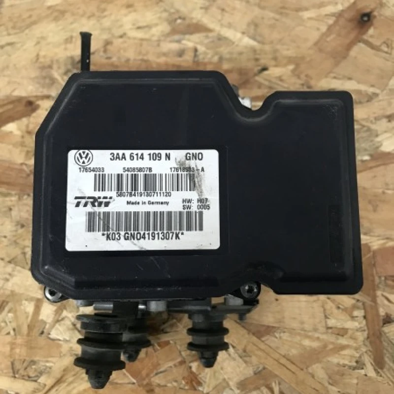 Pompa ABS / Volkswagen Passat B7 2011 / Frane