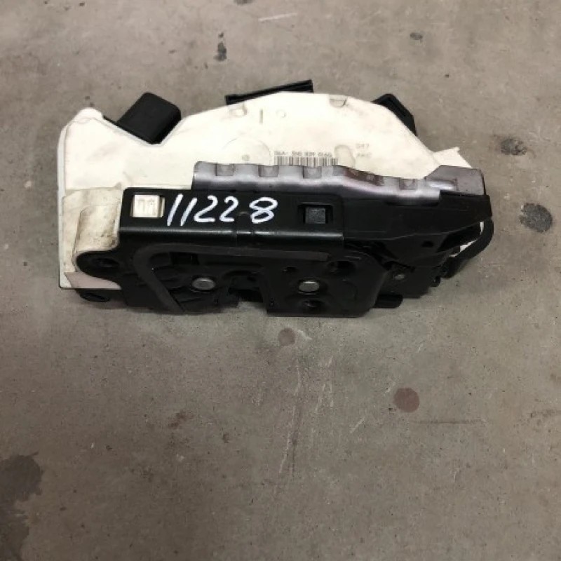 Iala broasca dreapta spate / Volkswagen Passat CC 2013 / Caroserie, oglinzi si faruri