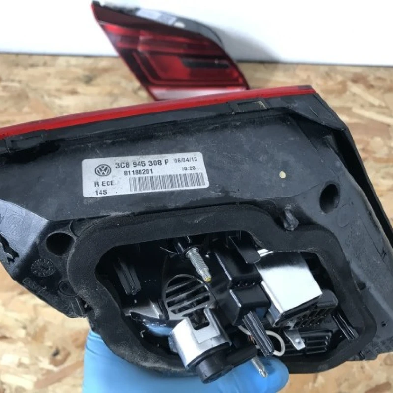 Stop tripla portbagaj dreapta / Volkswagen Passat CC 2013 / Caroserie, oglinzi si faruri