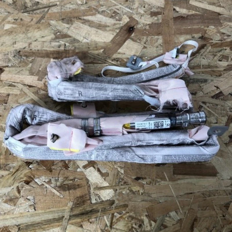 Airbag cortina dreapta / Volkswagen Passat CC 2013 / Interior