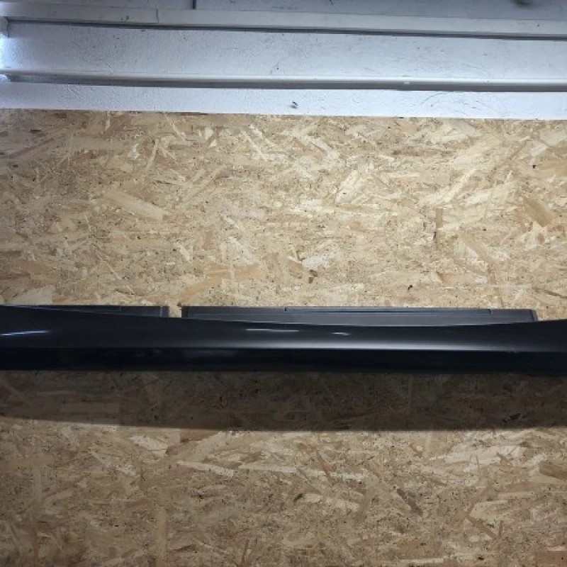 Prag stanga BMW Seria 1 E87 2008