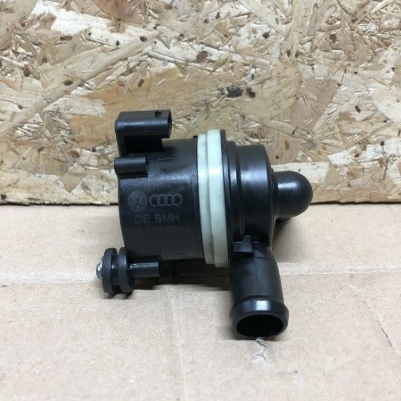Pompa recirculare apa / Volkswagen Passat B7 2012 / Motor, racire si evacuare
