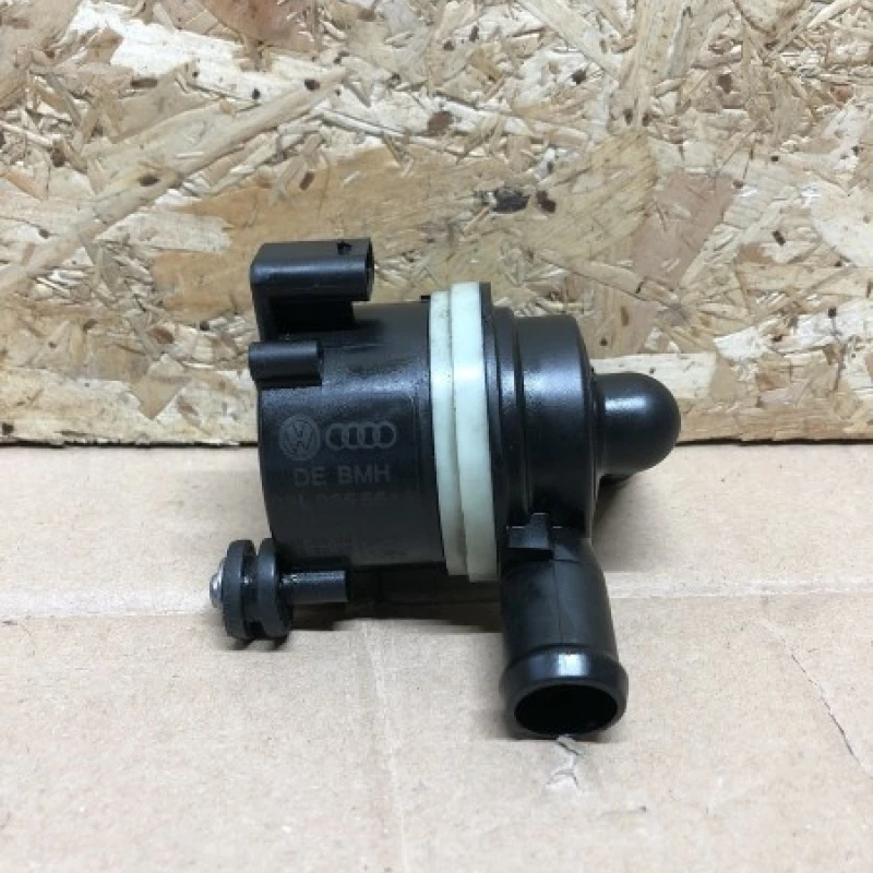 Pompa recirculare apa / Volkswagen Passat B7 2012 / Motor, racire si evacuare