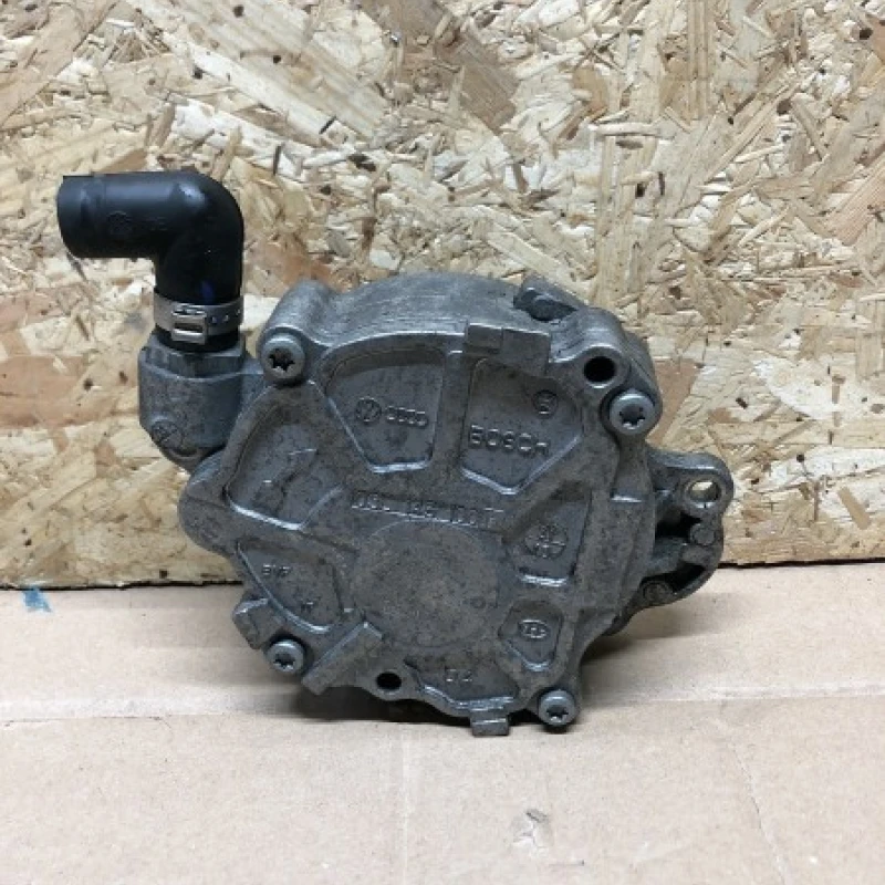 Pompa vacuum / Audi A4 B8 2010 / Motor, racire si evacuare