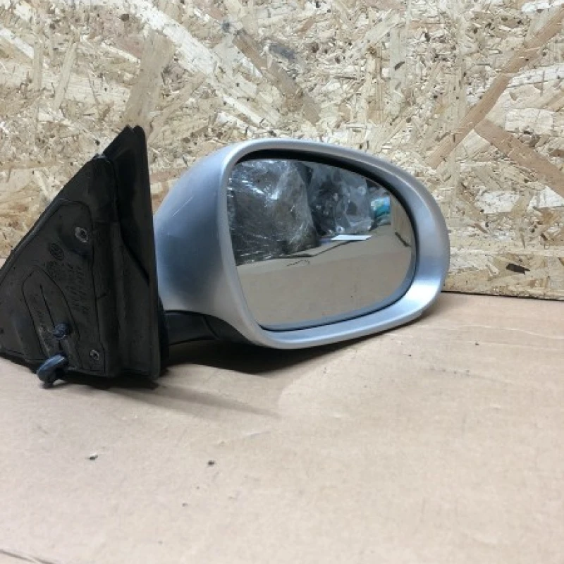Oglinda dreapta / Volkswagen Passat B6 2009 / Caroserie, oglinzi si faruri