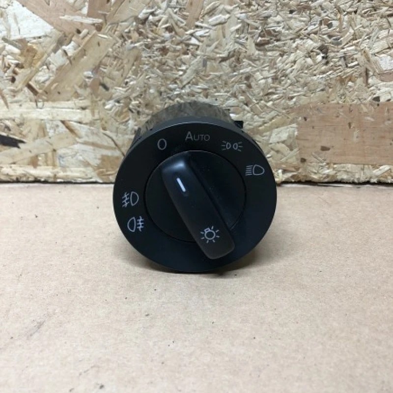 Bloc lumini / Volkswagen Passat B6 2009 / Audio si electronice