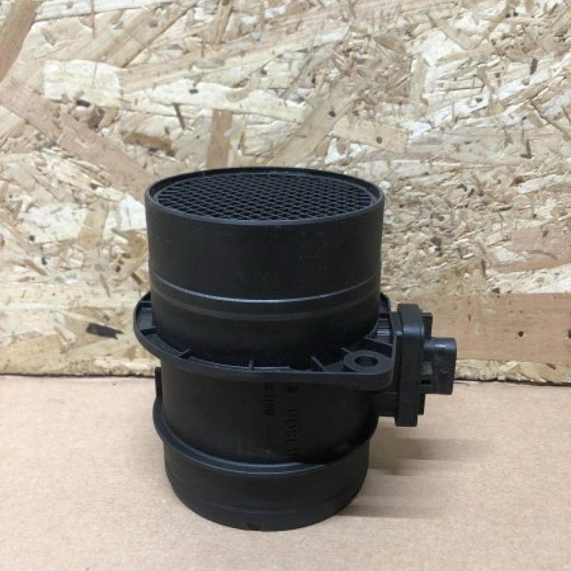 Debitmetru aer / Volkswagen Passat B7 2014 / Audio si electronice