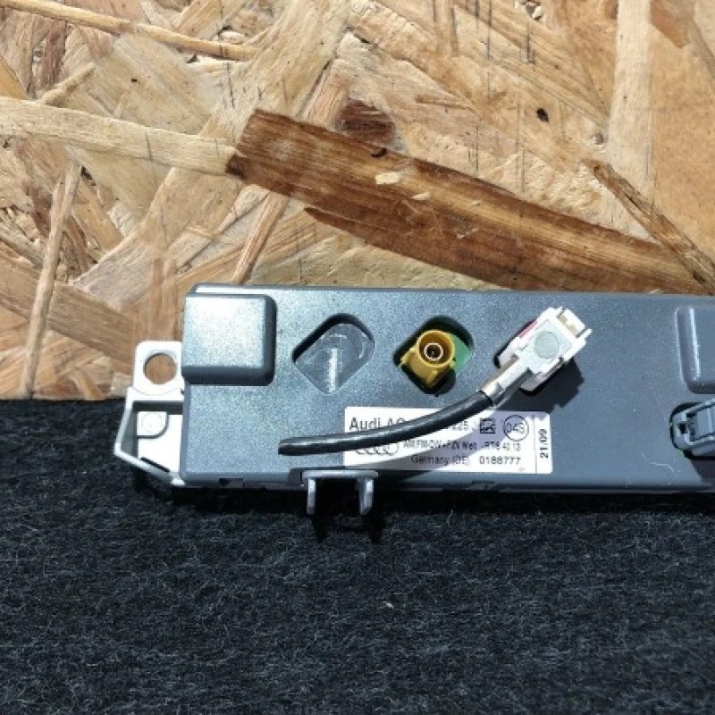 Amplificator semnal antena / Audi A4 B8 2010 / Audio si electronice