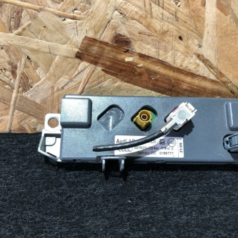 Amplificator semnal antena / Audi A4 B8 2010 / Audio si electronice