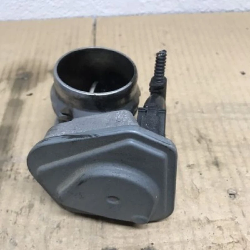 Clapeta acceleratie Bmw N47D20C / BMW Seria 1 E87 2008 / Audio si electronice