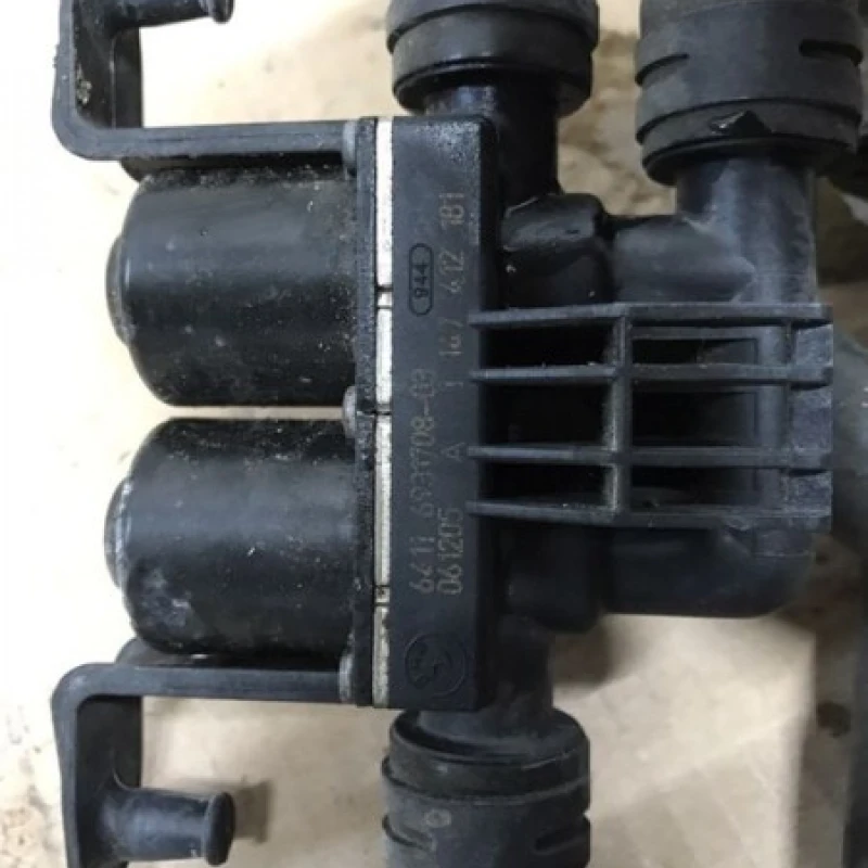 Incalzitor apa Bmw E60 525 diesel / BMW Seria 5 E60 2006 / Motor, racire si evacuare