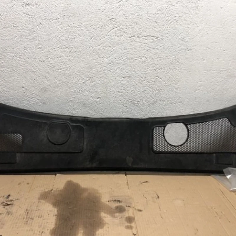 Grila stergatoare / Audi A6 C6 2010 / Caroserie, oglinzi si faruri