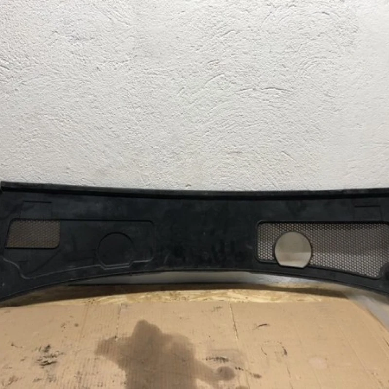 Grila stergatoare / Audi A6 C6 2010 / Caroserie, oglinzi si faruri
