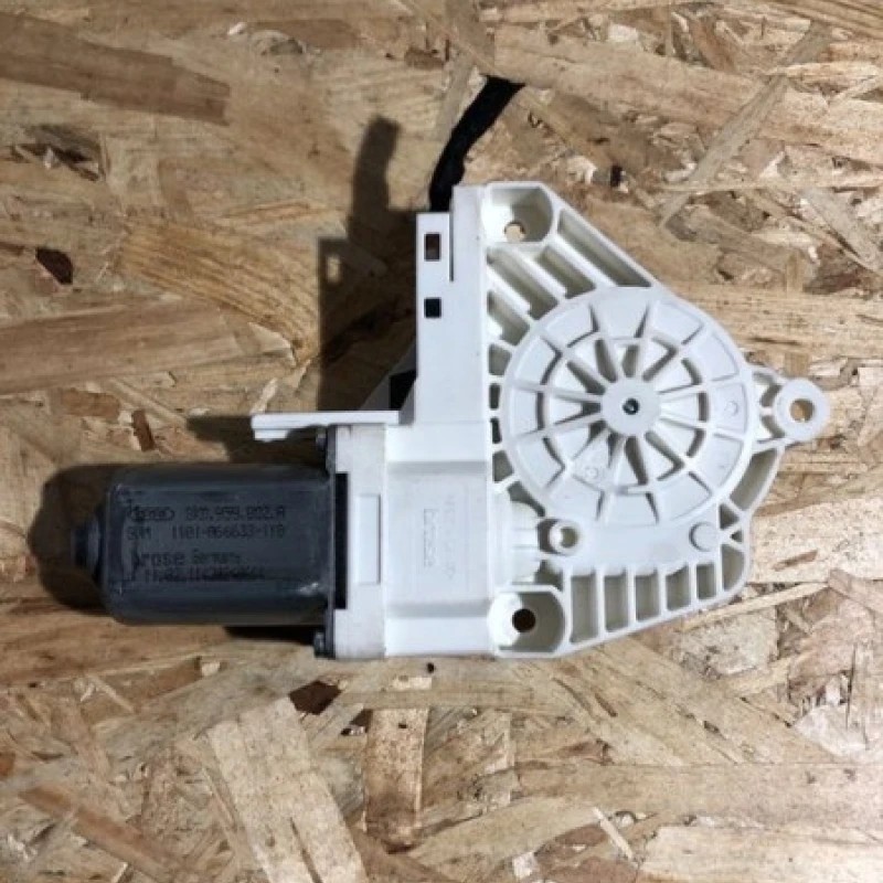 Motoras macara dreapta fata / Audi A4 B8 2011 / Audio si electronice