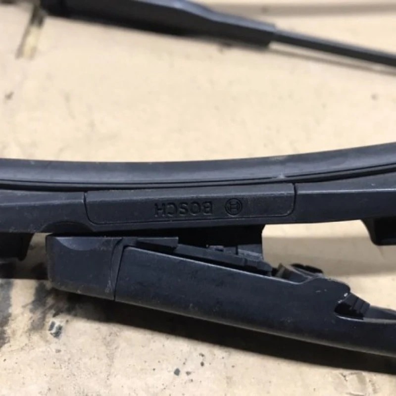 Brate stergator / BMW Seria 1 E87 2008 / Consumabile si accesorii