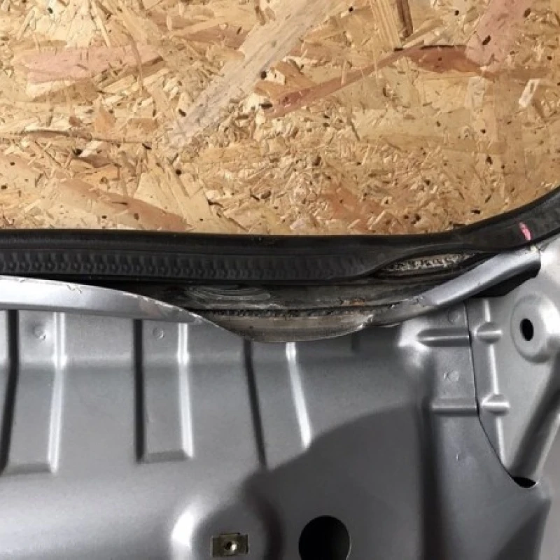 Haion / BMW Seria 5 E60 2006 / Caroserie, oglinzi si faruri