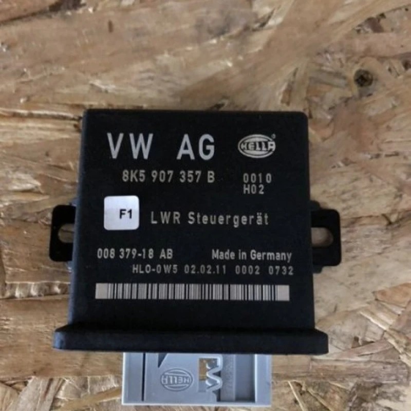 Calculator faruri xenon / Audi A4 B8 2011 / Audio si electronice