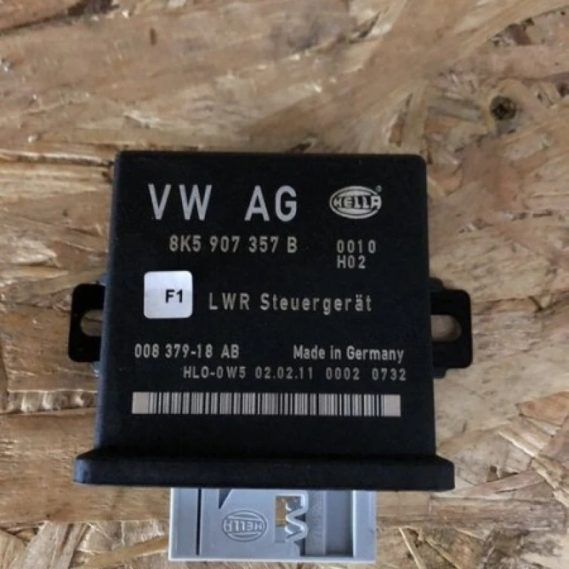Calculator faruri xenon / Audi A4 B8 2011 / Audio si electronice