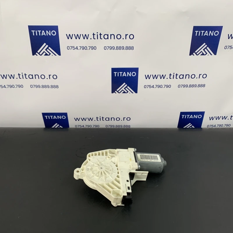 Motoras geam dreapta fata Land Rover 