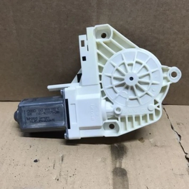 Motoras macara usa dreapta Audi 