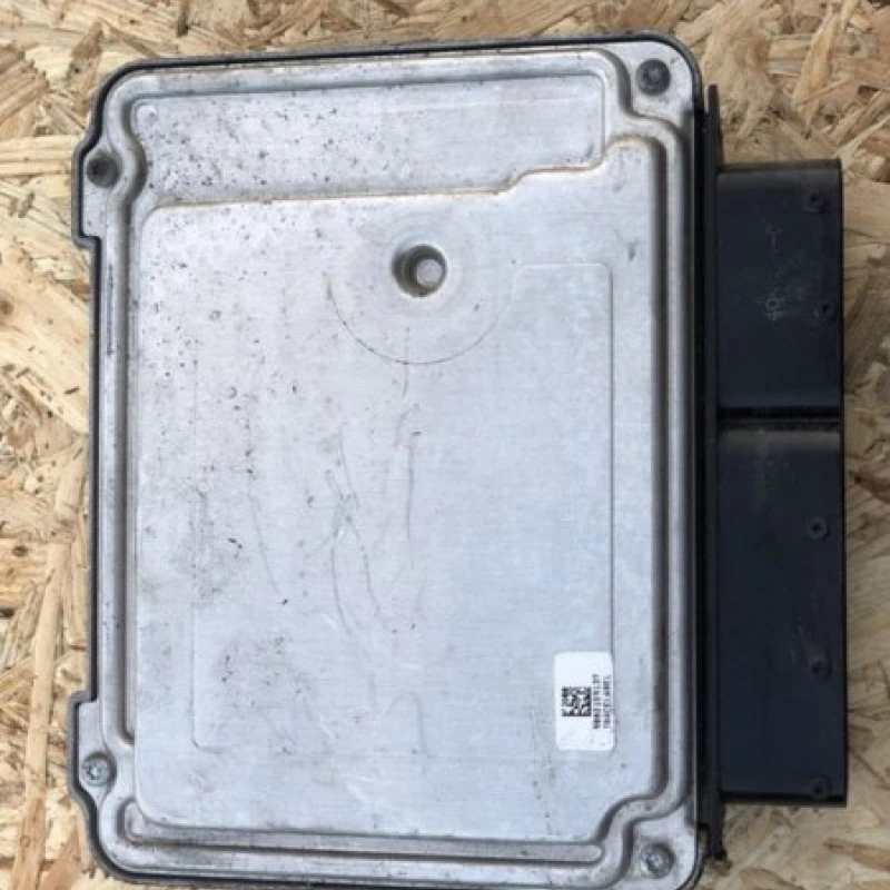 Calculator motor ECU / Skoda Fabia MK2 5J 2008 / Audio si electronice
