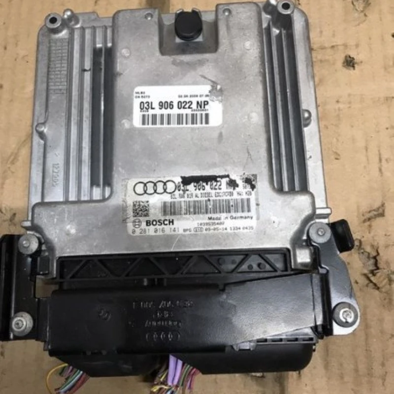 Calculator motor ECU / Audi A4 B8 2011 / Audio si electronice